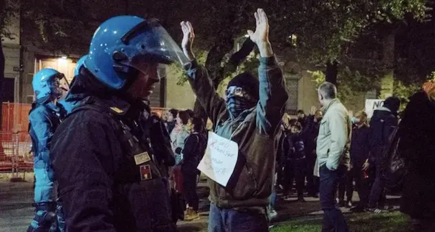 No Green pass Milano, \"115 identificati in corteo, denunciato anche un sardo”