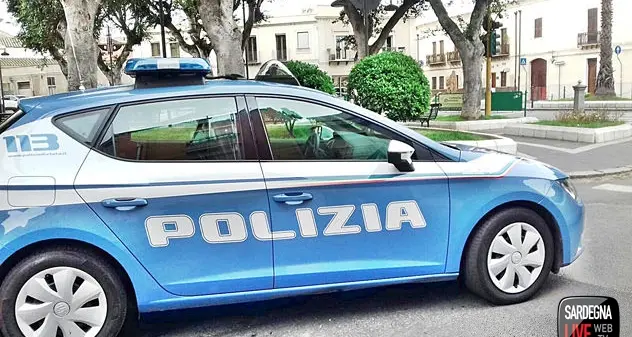 Cagliari. Sorpreso dalla Polizia mentre cerca di rubare all’interno di auto: arrestato 24enne