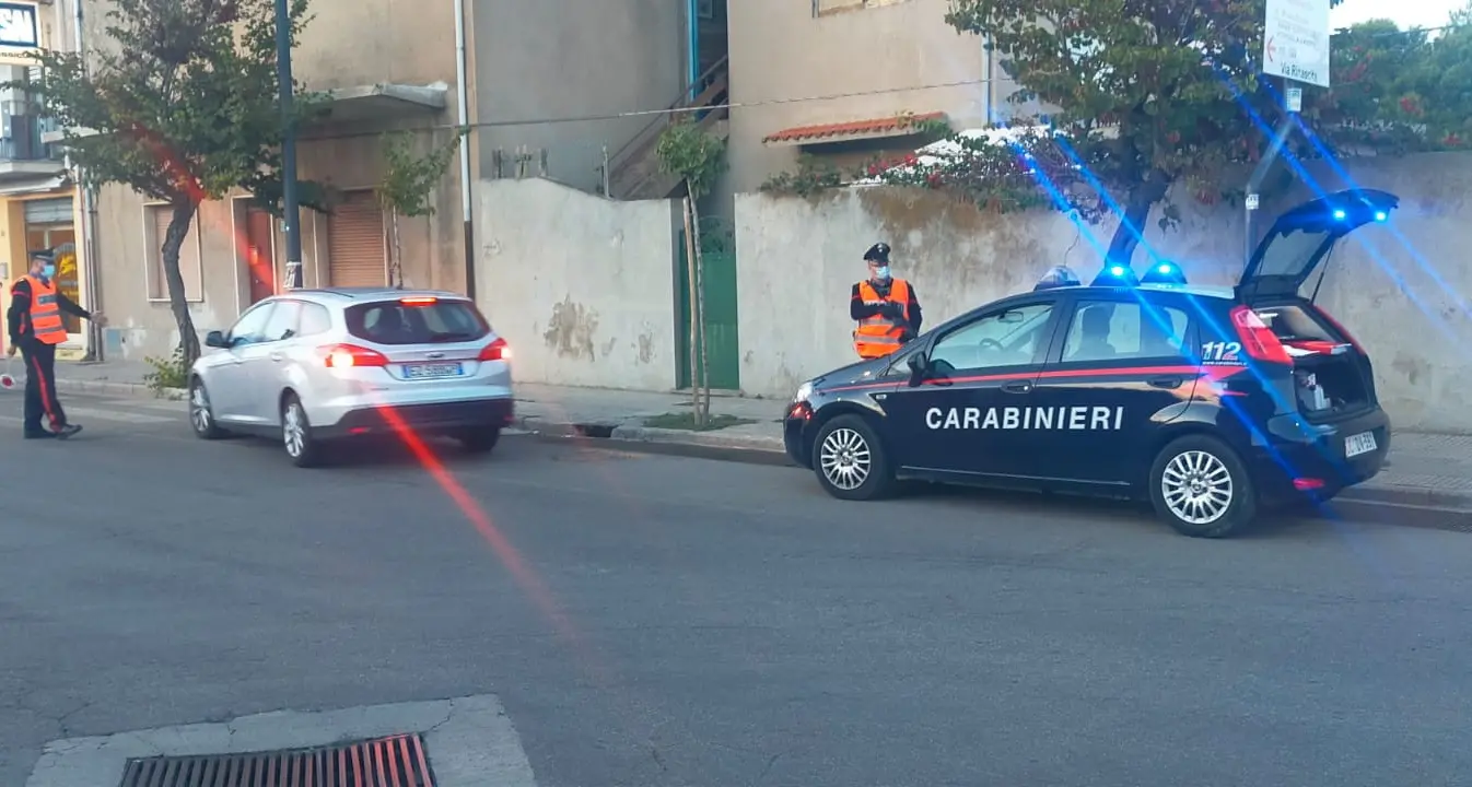 Muravera, un veicolo Piaggio Porter si scontra con un’auto parcheggiata