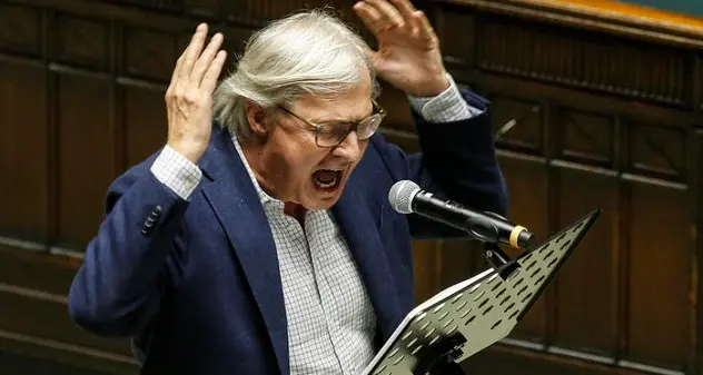 Green Pass. Sgarbi a questori: \"Basta controlli ogni volta che si entra e si esce\"