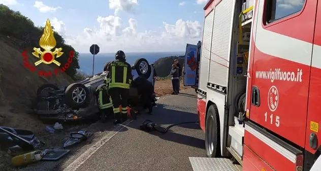 Donna fuori strada a Solanas, sul posto l'elisoccorso