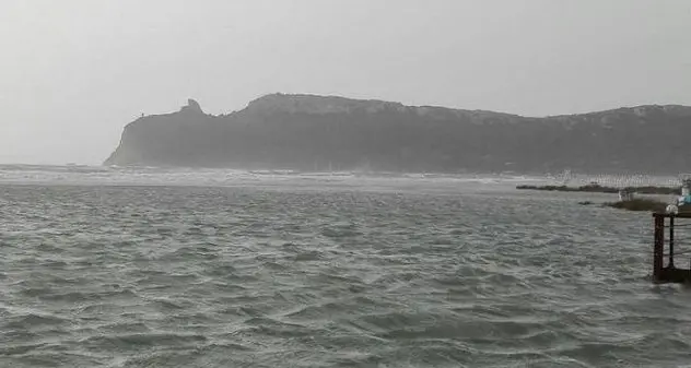 Maltempo: bomba d'acqua in Sardegna. E' allerta arancione