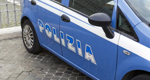 Cagliari. Polizia di Stato: denunciato dalla DIGOS un ultrà genoano per aver acceso un fumogeno all'interno di un autobus