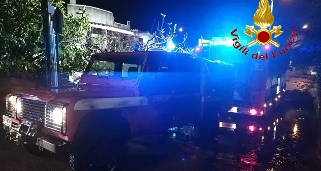 Maltempo: dieci persone salvate dai Vigili del fuoco a Siniscola