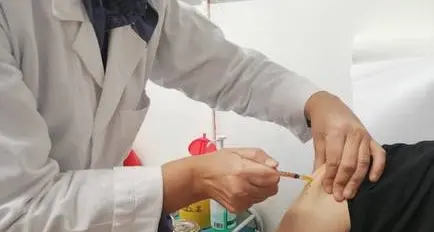 Studio Aou e UniCa: Il vaccino funziona e protegge anche le persone con malattie autoimmuni