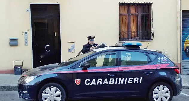 Botte e minacce al padre e al fratello, in cella un 43enne