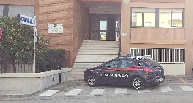 Furto al liceo scientifico di Porto Torres nel weekend: scassinati distributori bevande