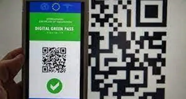 Incubo chiusure: le Regioni vogliono un nuovo Green pass