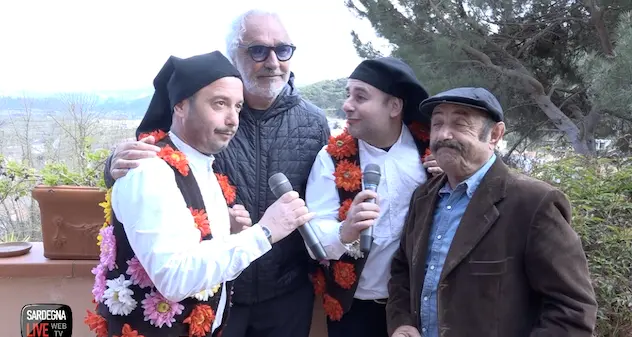 Benito Urgu fa cantare in sardo Flavio Briatore. IL VIDEO