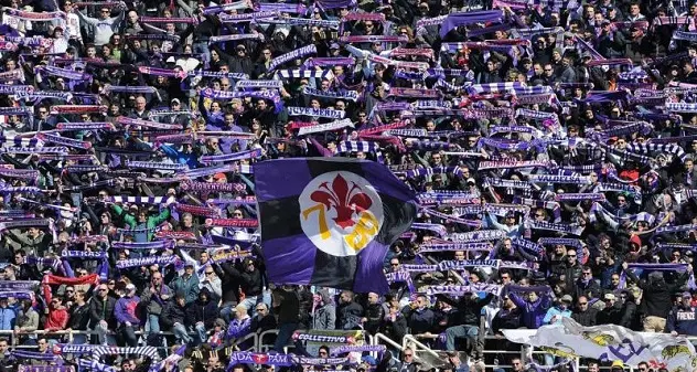 Ultras viola contro Daniele Atzori: il giudice sportivo grazia la Fiorentina