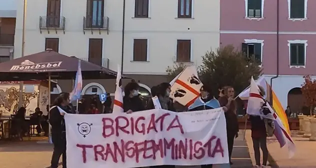 Manifestanti in piazza a Sassari e Cagliari contro la transfobia