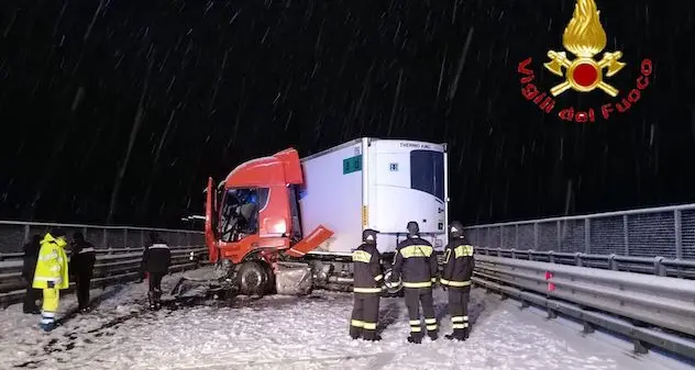 Neve in Sardegna. Incidenti lungo la SS 389 e all’uscita nord di Macomer