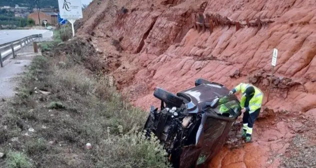 Iglesias. Incidente sulla SS 126: auto finita fuori strada e distrutta