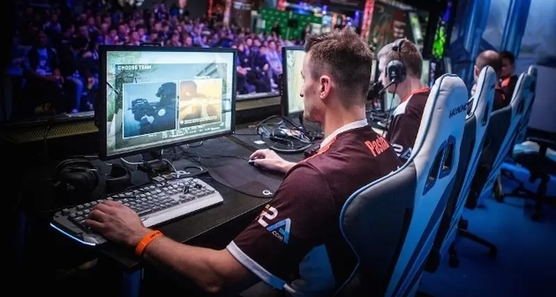 eSports, popolarità in larga crescita. Testa a testa col settore gambling per la leadership dell’industria