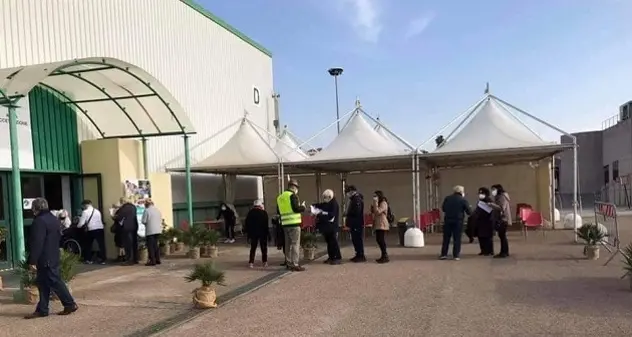 Terza dose: domenica alla Fiera di Cagliari l’open day per tutte le categorie con l'obbligo vaccinale