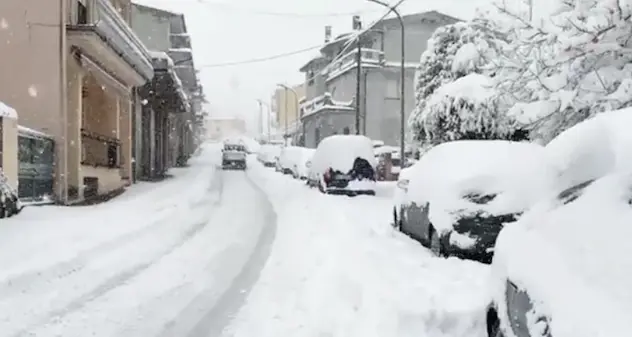 Maltempo: nevica nel Nuorese, la strada statale bloccata