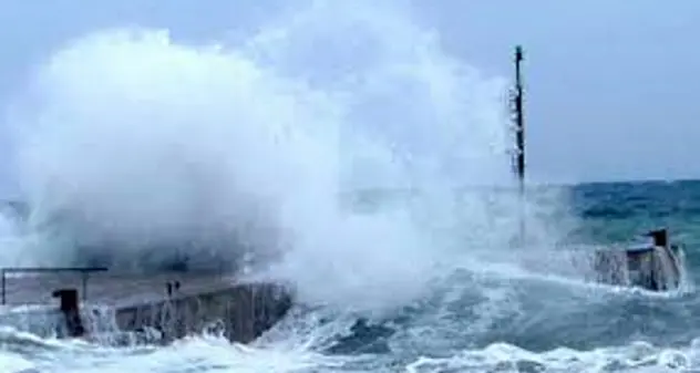 Maltempo: allerta per mareggiate in Sardegna, onde di 4-5 metri