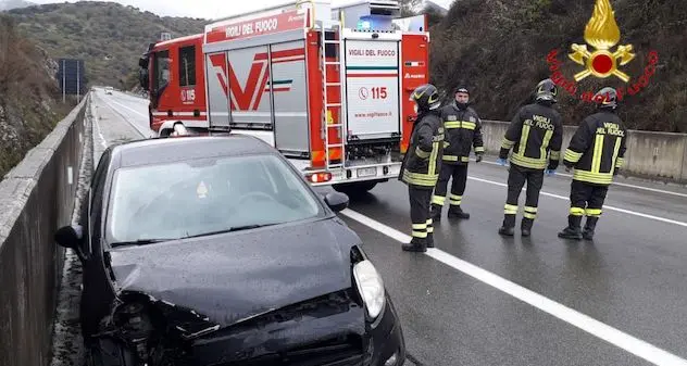 Auto contro muro di contenimento: paura per una ragazza di Fonni