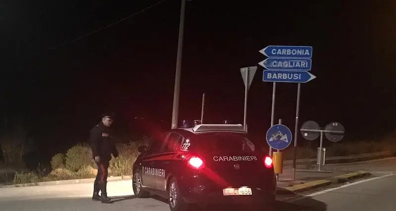 Ubriaco scappa dai Carabinieri e provoca un incidente