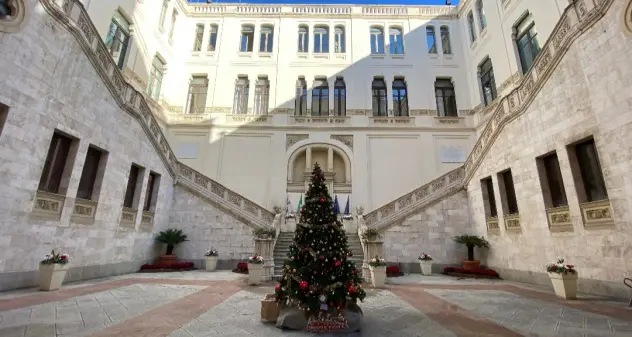 Natale: albero di solidarietà al Palazzo Civico di Cagliari