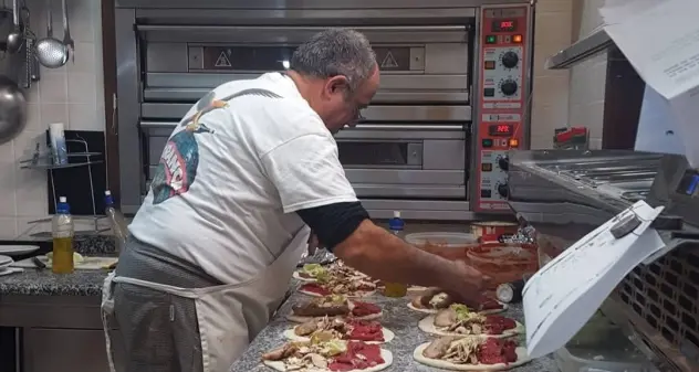 Giuseppe Olianas: “La pizza gourmet? Inventata da me decenni fa, altro che recente”. L’intervista al mastro pizzaiolo di Iglesias