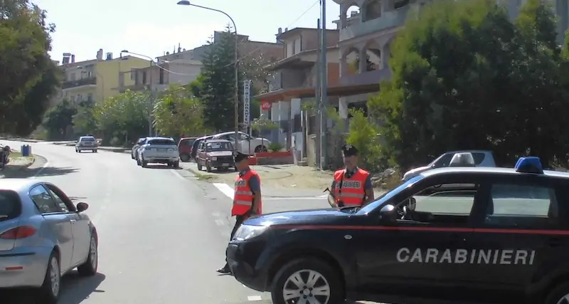 Finisce fuori strada con la sua auto, era sotto l’effetto di sostanze stupefacenti ed in stato di ebbrezza alcolica