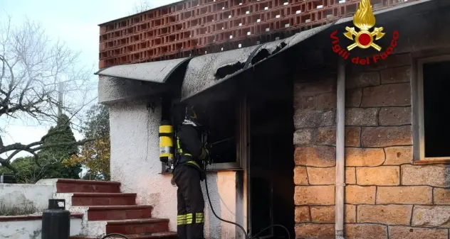 Sassari. I vigili del Fuoco intervengono per spegnere un incendio in località Baddelonga