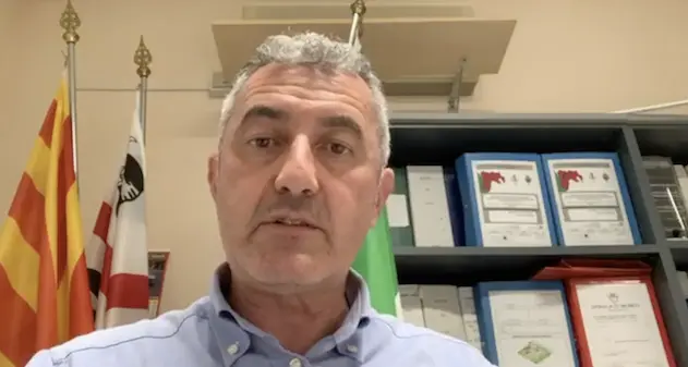 Ad Alghero obbligo di mascherina anche all'aperto, ma solo in determinati giorni e orari