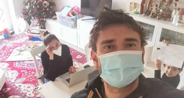 Di Battista e compagna positivi al Covid: \"Avevo fatto anche terza dose\"