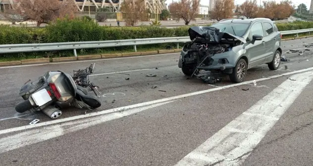 Cagliari: auto contromano si schianta con uno scooter, muore un militare di 57 anni