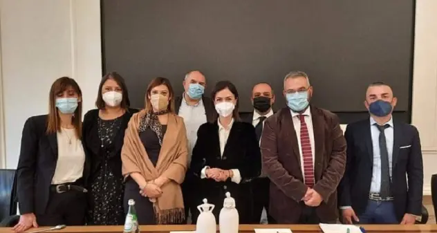 Mara Carfagna incontra sindaci sardi: \"La Sardegna è un Sud nel Sud\"