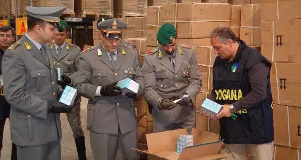 Prodotti biologici contraffatti, 16 arresti