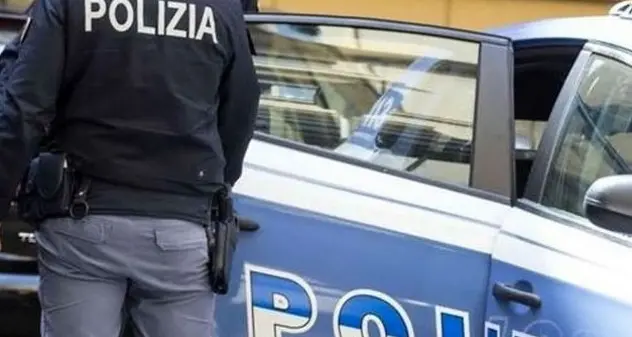 Tenta con la forza di entrare a casa della madre, arrestato