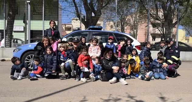 Educazione stradale: i bambini della scuola d’Infanzia di via Solari con la Polizia