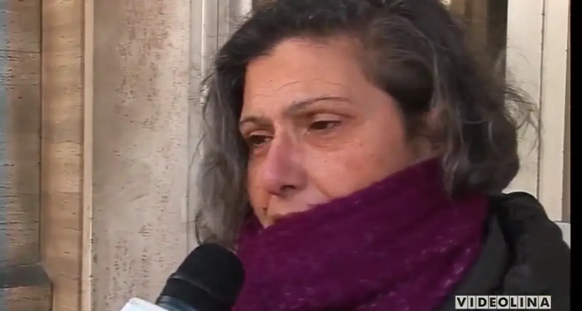 Nuoro. Donna malata e senza casa protesta davanti al municipio