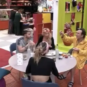 Grande Fratello. Nel cuore di Giucas Casella gli amici di Ovodda