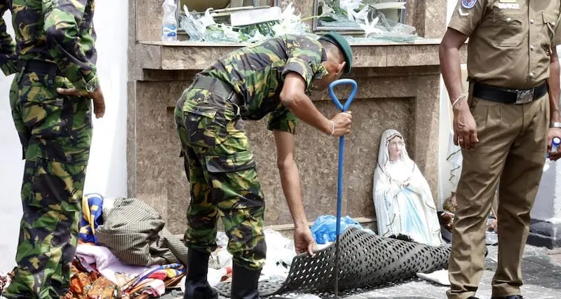 Massacro in Sri Lanka: almeno 290 i morti negli attentati nel giorno di Pasqua in chiese e hotel, 13 arresti