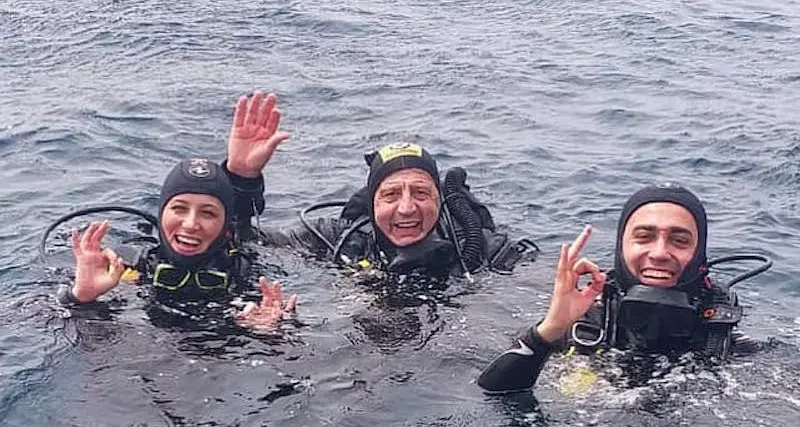 Le foto di Di Maio in Sardegna scatenano l’ira del Cobas: “Prende in giro i lavoratori festivi”