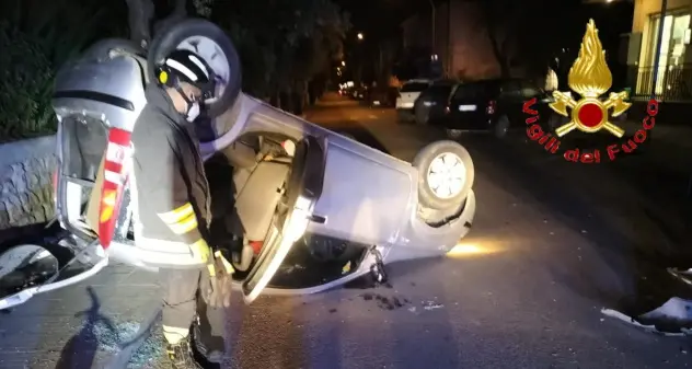 Incidente stradale in pieno centro abitato a Posada, intervenuti i Vigili del Fuoco di Siniscola