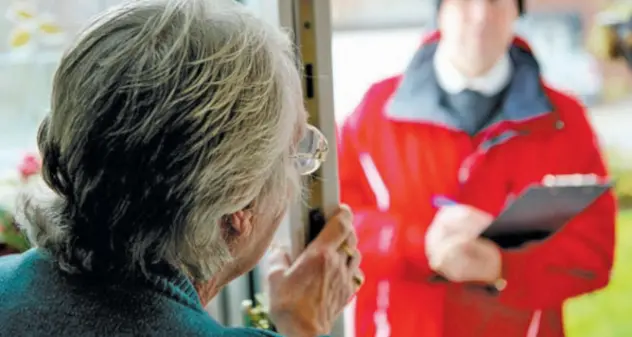 Truffe porta a porta, i falsi agenti Enel sono tornati: come non cadere nella trappola