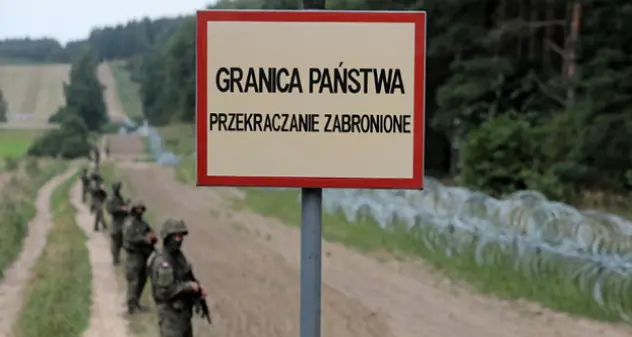 Giornata della Memoria, la Polonia avvia la costruzione del muro al confine con la Bielorussia: è bufera