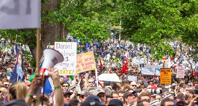 Manifestazioni no green pass in Canada, il premier Trudeau fugge in località segreta