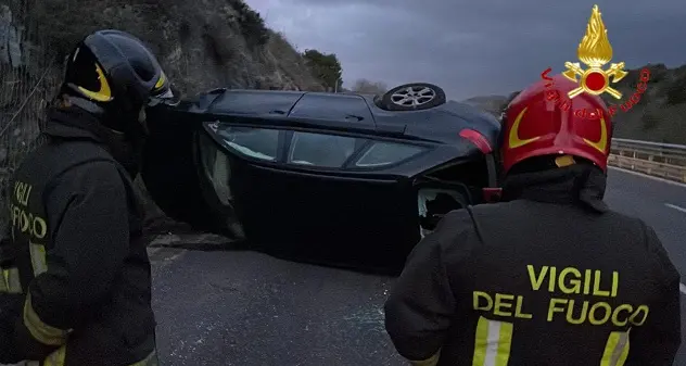 Incidente a Orotelli: auto si ribalta