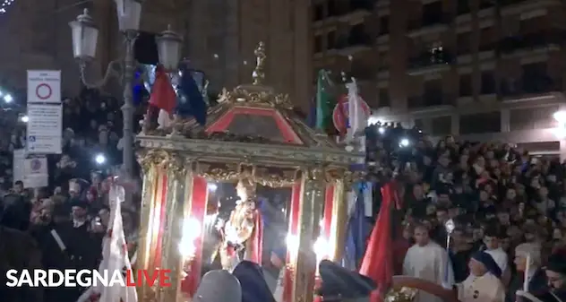 Cagliari scioglie il voto: Sant'Efisio è ritornato nella chiesa di Stampace. VIDEO