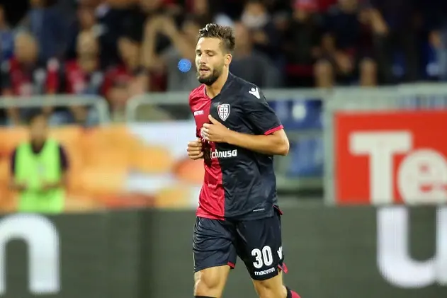 CAGLIARI, ITALY - AUGUST 26:  Leonardo Pavoletti of Cagliari celebrates his goal 1-0     during the serie A match between Cagliari and US Sassuolo at Sardegna Arena on August 26, 2018 in Cagliari, Italy.  (Photo by Enrico Locci/Getty Images)