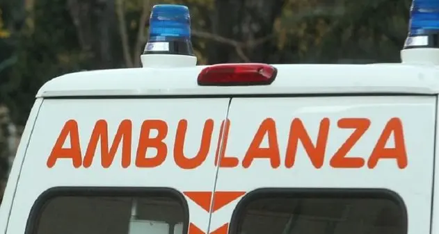 Abusa in ambulanza di una studentessa ubriaca, arrestato paramedico