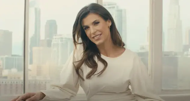 A Sanremo Elisabetta Canalis racconta la “sua Liguria”: lo spot che scatena il web