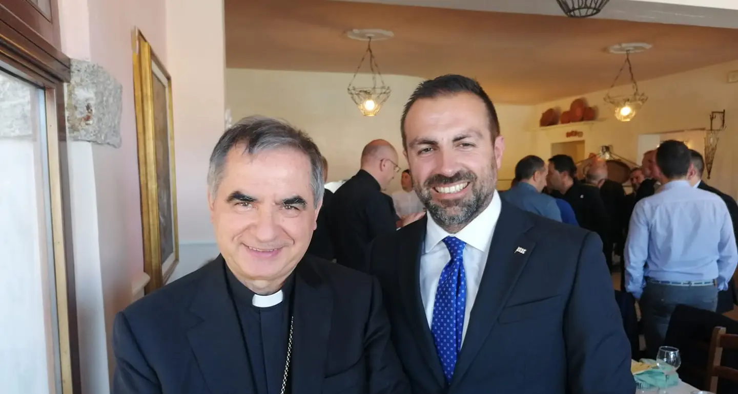 Michele Pais e il Cardinale Angelo Becciu: “Collaborazione sempre più intensa tra Istituzioni regionali e Chiesa”