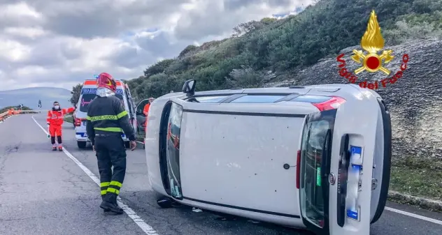 Cuglieri: si ribalta con l’auto sulla Statale 292 nei pressi di S’Archittu, illeso