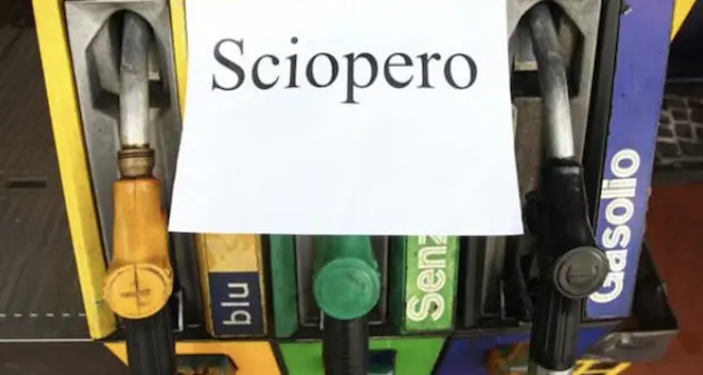 Sciopero dei benzinai per 3 giorni in tutta l'Isola